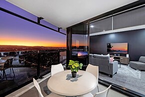 Circle on Cavill - Wow Stay