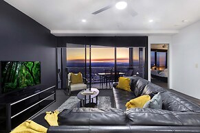 Circle on Cavill - Wow Stay