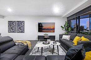 Circle on Cavill - Wow Stay