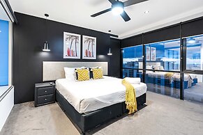 Circle on Cavill - Wow Stay