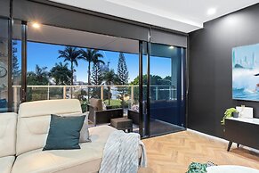 Circle on Cavill - Wow Stay