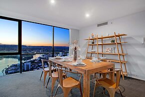 Circle on Cavill - Wow Stay