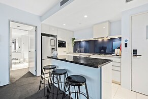 Circle on Cavill - Wow Stay