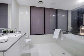 Circle on Cavill - Wow Stay