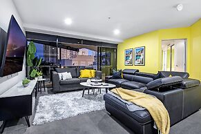 Circle on Cavill - Wow Stay