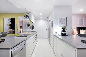 Circle on Cavill - Wow Stay