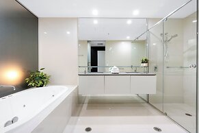 Circle on Cavill - Wow Stay