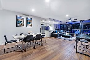 Circle on Cavill - Wow Stay