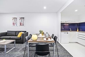 Circle on Cavill - Wow Stay