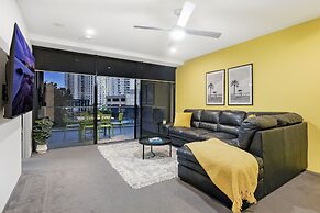 Circle on Cavill - Wow Stay