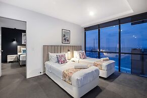 Circle on Cavill - Wow Stay