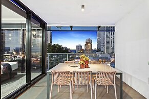 Circle on Cavill - Wow Stay