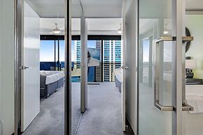 Circle on Cavill - Wow Stay