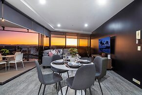 Circle on Cavill - Wow Stay