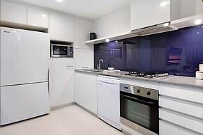 Circle on Cavill - Wow Stay