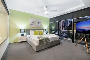 Circle on Cavill - Wow Stay