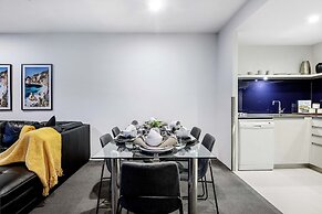 Circle on Cavill - Wow Stay