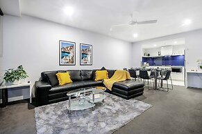 Circle on Cavill - Wow Stay