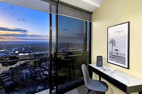 Circle on Cavill - Wow Stay