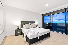 Circle on Cavill - Wow Stay