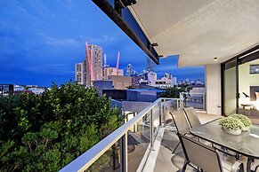 Circle on Cavill - Wow Stay