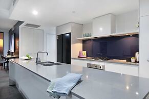 Circle on Cavill - Wow Stay