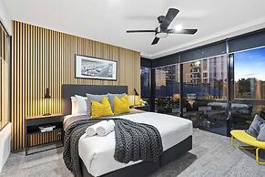 Circle on Cavill - Wow Stay