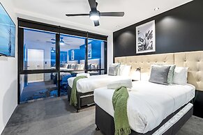 Circle on Cavill - Wow Stay