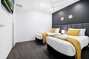 Circle on Cavill - Wow Stay