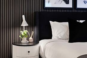 Circle on Cavill - Wow Stay