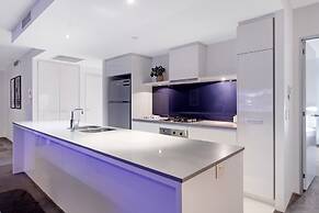 Circle on Cavill - Wow Stay