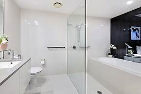 Circle on Cavill - Wow Stay