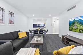 Circle on Cavill - Wow Stay