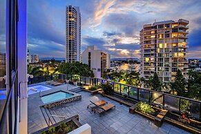 Circle on Cavill - Wow Stay