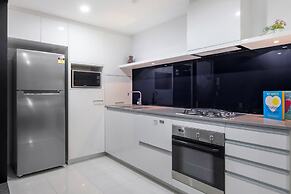 Circle on Cavill - Wow Stay