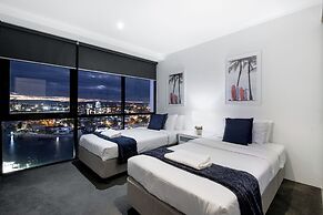 Circle on Cavill - Wow Stay