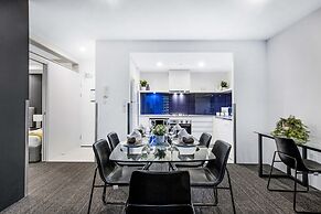 Circle on Cavill - Wow Stay