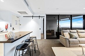 Circle on Cavill - Wow Stay