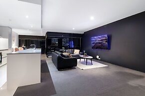 Circle on Cavill - Wow Stay