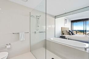 Circle on Cavill - Wow Stay