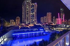 Circle on Cavill - Wow Stay