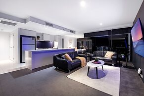 Circle on Cavill - Wow Stay