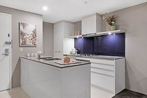 Circle on Cavill - Wow Stay