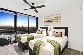 Circle on Cavill - Wow Stay