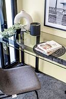 Circle on Cavill - Wow Stay