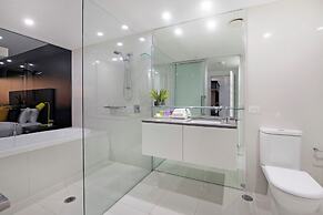 Circle on Cavill - Wow Stay