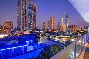 Circle on Cavill - Wow Stay