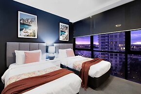 Circle on Cavill - Wow Stay