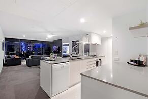 Circle on Cavill - Wow Stay