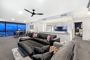 Circle on Cavill - Wow Stay